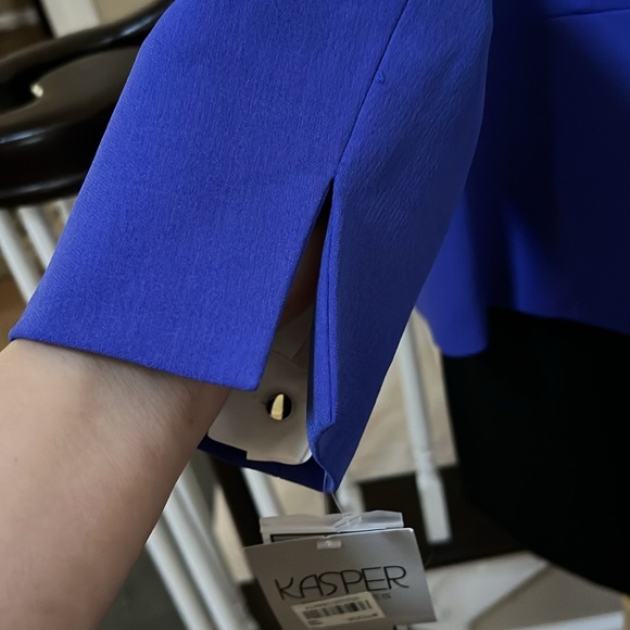 Blue jacket. - Picture 10 of 17